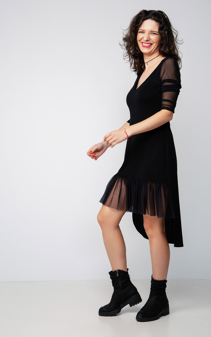 Rochie din țesătură de tricot cu mâneci și volan din tull
